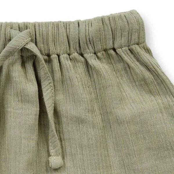 Sense Organics Sense Organics Baby Shorts, Modell CHARLIE, Seegrasgrün, – Produktbild 2 von 3