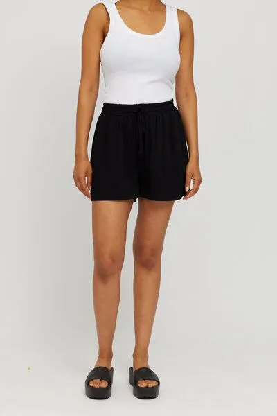 Mazine Mazine Shorts- Palm Cove Shorts - aus Ecovero, Schwarz (black, – Produktbild 1 von 4
