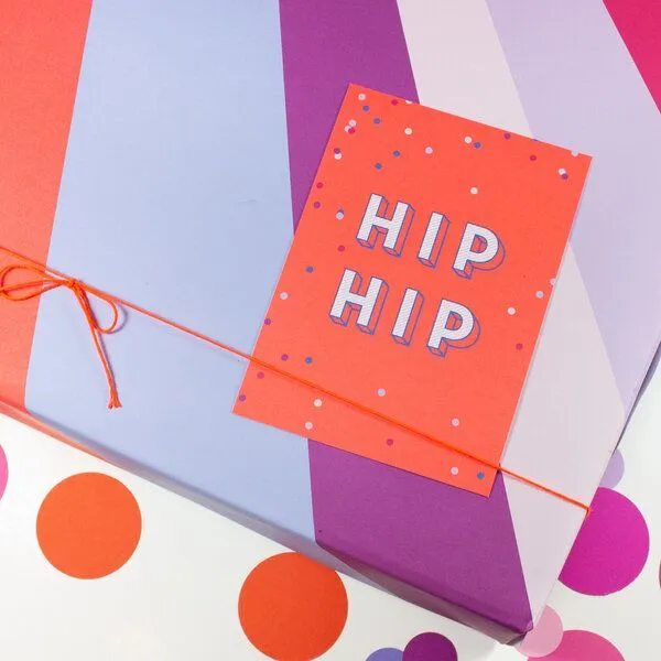 Bow & Hummingbird Bow & Hummingbird Postkarte Hip Hip – Produktbild 2 von 4