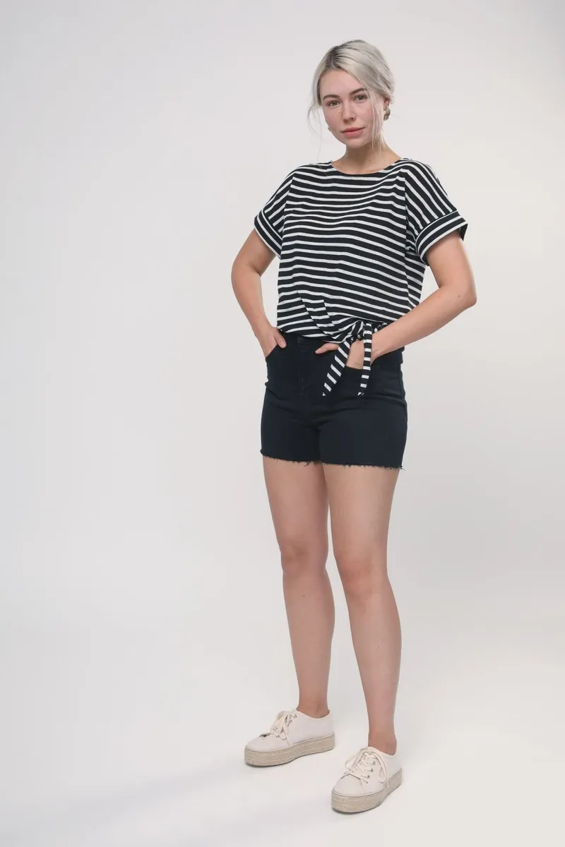 Lovjoi LOVJOI Damen vegan Denim Shorts Frittilary Schwarz Denim, Schwarz, – Produktbild 2 von 2