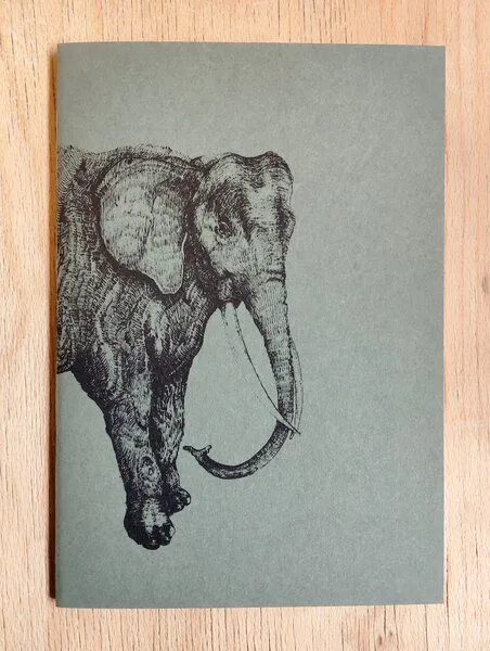 NanMa NanMa Handgebundenes Notizbuch „Elefant“ – In Österreich bedrucktes Skizzenbuch für Zeichnen und Journaling, Grün, – Produktbild 2 von 4