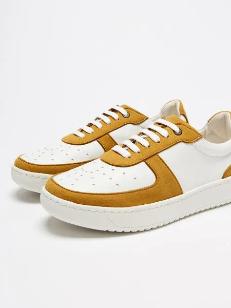 NINE TO FIVE NINE TO FIVE #meta - zeitloser Capsule Sneaker aus atmungsaktiver Microfaser, White lemon, – Produktbild 4 von 4