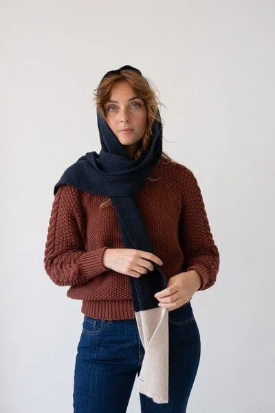 TIRALAHILACHA TIRALAHILACHA Tayo chunky wool scarf in two-tone, Blau, – Produktbild 2 von 4
