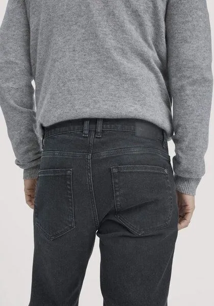hessnatur hessnatur Jeans BEN Regular Straight BETTER RECYCLING aus Bio-Denim, Black washed, – Produktbild 2 von 3
