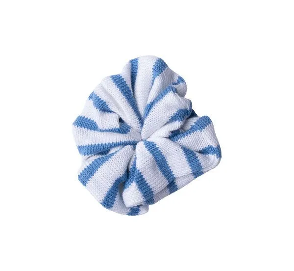 Kopyto Kopyto ROZELLA RWS – großes gestricktes Scrunchie für Haare mit Streifen, Weiß/blau, – Produktbild 1 von 4