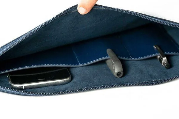 GREVIRO GREVIRO Dokumentenmappe aus Kaktusleder (vegan) - passend auch für MacBook, iPad & Co., Navy blau (glatt), – Produktbild 3 von 4