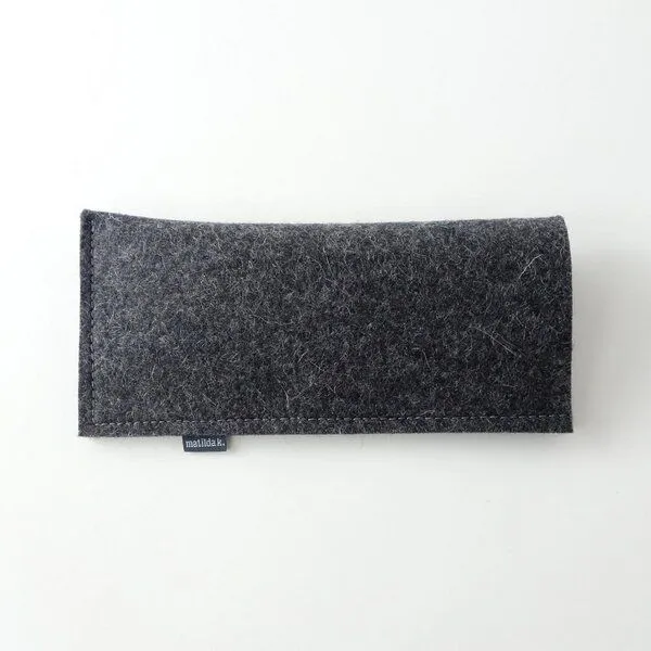 matilda k. manufaktur matilda k. manufaktur Brillenetui aus Wollfilz zum Einstecken in verschiedenen Farben 'justus', Anthrazit, – Produktbild 2 von 3