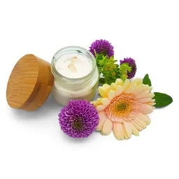 Kleine Auszeit Manufaktur Kleine Auszeit Manufaktur Sheasahne Blütenfrische - vegan, palmölfrei und plastikfrei - reichhaltige Bodylotion – Produktbild 1 von 1