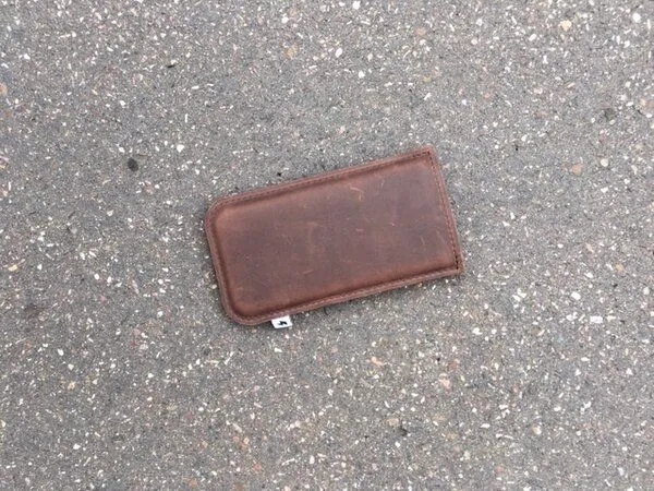 ELEKTROPULLI ELEKTROPULLI Handyhülle für dein iPhone 5, SE ohne Bumper/Case, Dunkelbraun, – Produktbild 1 von 1