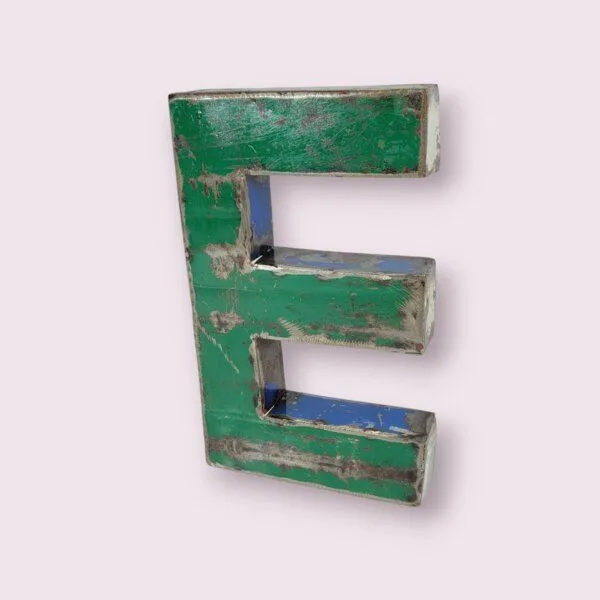 Moogoo Creative Africa Moogoo Creative Africa Buchstabe "E" aus recycelten Ölfässern | Ziffer "3" | 22 oder 50 cm | verschiedene Farben | Upcycling | handgemacht & fair, Grün, – Produktbild 1 von 1