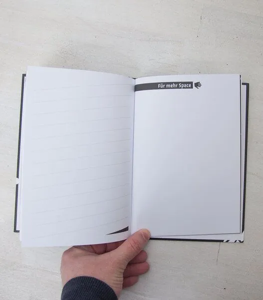 päfjes päfjes Ich bin dann mal weg! - Notizbuch A5 Hardcover 96 Seiten - Black – Produktbild 3 von 4