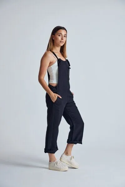 Flax and Loom Flax and Loom Leinen Latzhose Mary Lou, Black, – Produktbild 4 von 8
