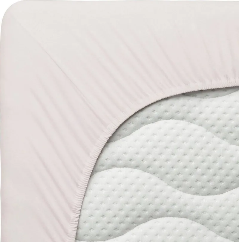 Schlafgut Schlafgut Spannbettlaken PREMIUM Mako-Zwirn-Jersey, 220 g/m², 95% Bio-Baumwolle, 5% Elasthan, Mako-Zwirn-Jersey, Gummizug: rundum, (1 Stück), Bettlaken bis 30 cm Höhe, PREMIUM-Qualität langlebig, perfekter Sitz, Beige, – Produktbild 4 von 5