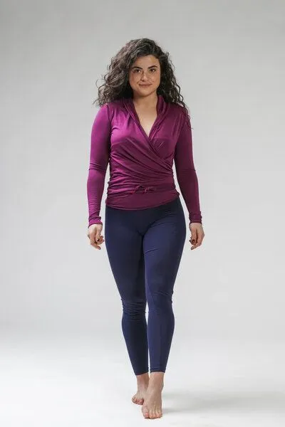YogiLiebe YogiLiebe Wickelbluse „Lakshmi“ aus TENCEL Modal – handgenäht in Deutschland, Berry, – Produktbild 1 von 4