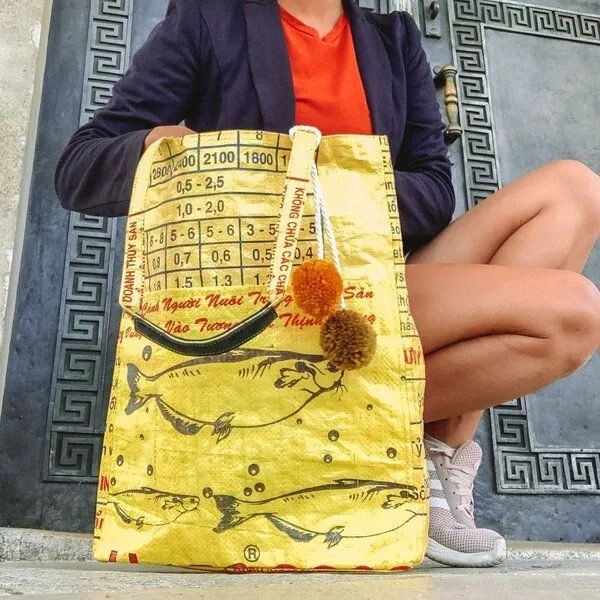 REFISHED fair fashion REFISHED fair fashion Tasche BUSINESS BAG upcycelte Fischfuttersäcke, #fish gelb-dollar, – Produktbild 1 von 7