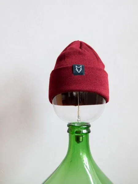 VEROIKON VEROIKON Merino-Beanies Fuchsbau, Kirsche, – Produktbild 1 von 1