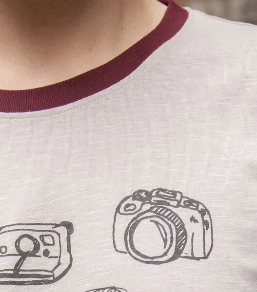 päfjes Fotokameras/Photo Camera - päfjes Ringer Unisex T-Shirt - Fair gehandelt aus Baumwolle Slub - Bio - taupe – Produktbild 4 von 4