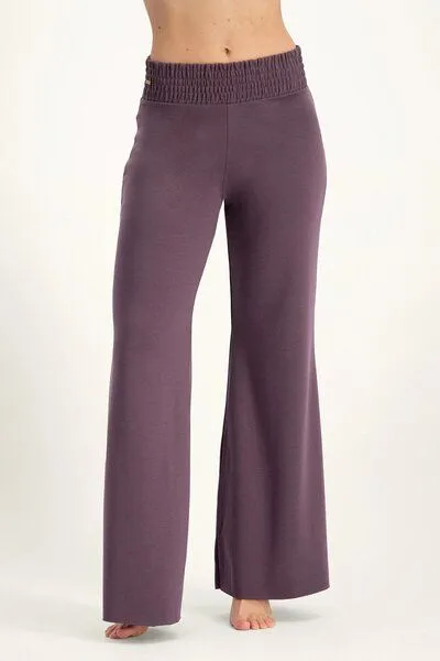 Urban Goddess Urban Goddess Flow Weite Yoga-Hose, Berry (lila), – Produktbild 1 von 3