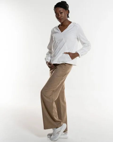 Alma & Lovis Alma & Lovis Feminine Bluse im Wickel-Look aus extra feiner Bio-Baumwolle | Wickelbluse, White (weiß), – Produktbild 2 von 4