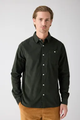 KnowledgeCotton Apparel KnowledgeCotton Apparel Herren vegan Hemd Regular Corduroy Forrest Nachtgrün – Produktbild 1 von 1