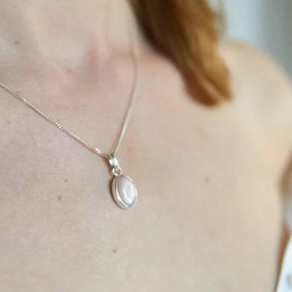 pakilia pakilia Silber Kette Perlmutt Fair-Trade und handmade – Produktbild 4 von 4