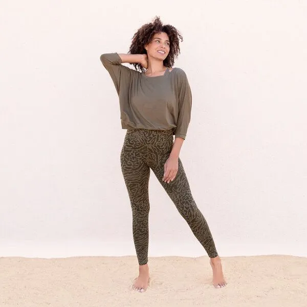 Jaya Jaya LEONA - Damen - High-Rise Leggings mit Allover-Leopard-Print aus weichem TENCEL Lyocell/Biobaumwoll-Mix mit doppelter Taillenpartie, Olive/grün, – Produktbild 2 von 2