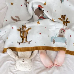 nidito nidito Bio Babydecke Baumwolle Zirkus Hund Katze Hase - 80x100 cm - 100% Bio-Baumwolle - Beige Blau Rot Gelb – Produktbild 1 von 1