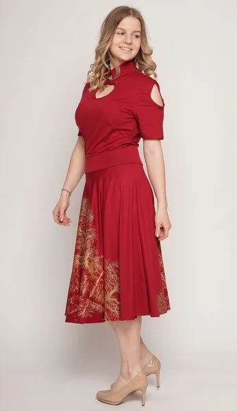 Peaces.bio - handbedruckte Biomode Peaces.bio - handbedruckte Biomode Elegante Stehkragenbluse, Rot, – Produktbild 2 von 3