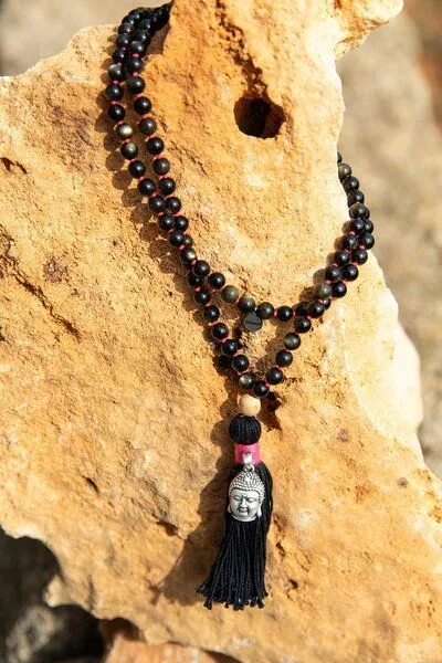 Divasya Divasya Mala Kette "Protection"| geknotet aus schwarzen Obsidian-Perlen | Buddha-Anhänger aus Sterling Silber – Produktbild 3 von 3