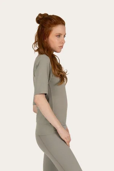 Urban Goddess Urban Goddess Dry Fit Yoga Shirt Kami, Smokey quartz (grau), – Produktbild 2 von 4
