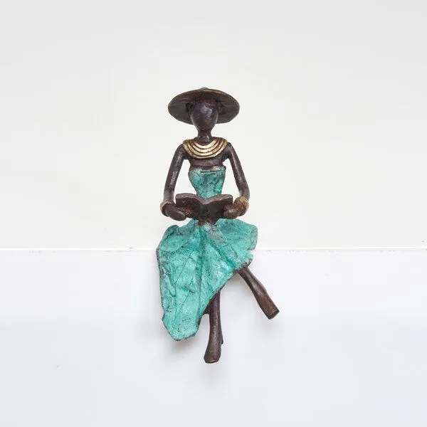 Moogoo Creative Africa Moogoo Creative Africa Bronze-Skulptur "Lesende Frau mit Hut " by Soré, Türkis, – Produktbild 1 von 3