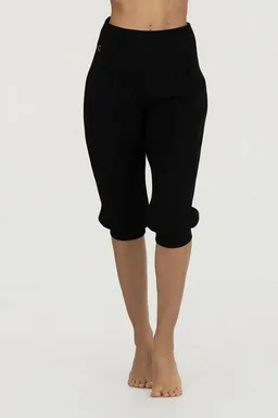 Urban Goddess Urban Goddess Capri Yoga Hose Sukha – Bio-Baumwolle – Produktbild 1 von 1