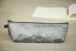 BY COPALA BY COPALA Federmappe Etui aus recycelten Blättern in schwarz, laminiert - Vegan – Produktbild 1 von 1