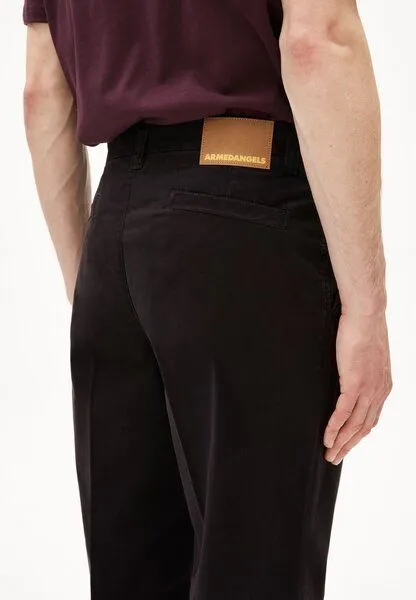 ARMEDANGELS ARMEDANGELS TAAMIR PLEATED Herren Chinohose aus Bio-Baumwolle, Black, – Produktbild 3 von 4