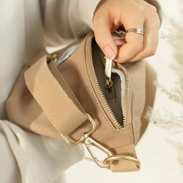 change the label change the label Change Bum Bag, Bauchtasche Damen, Crossbody Bag aus nachhaltiger Baumwolle, Taupe braun, – Produktbild 3 von 4