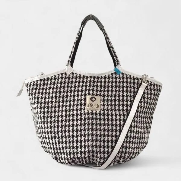 REFISHED fair fashion e.U. REFISHED fair fashion e.U. SOULMATE TWEED ZIP Tasche, #tweed zip schwarz-weiß / #fish weiß, – Produktbild 3 von 4