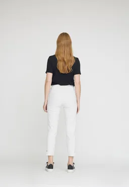 LAURIE LAURIE Damen vegan Hose Rose Regular Crop Weiß – Produktbild 1 von 1