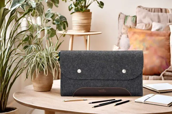 Pack & Smooch Pack & Smooch Kabel-Tasche CORRIEDALE XS Wollfilz, Leder (Mulesing-frei), Anthrazit-dunkelbraun, – Produktbild 1 von 4