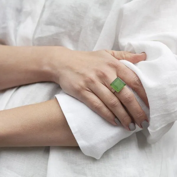 ALEXASCHA ALEXASCHA Minimalistischer Ring aus Glas, klein | PUREFORM, Grasgrün, – Produktbild 1 von 4