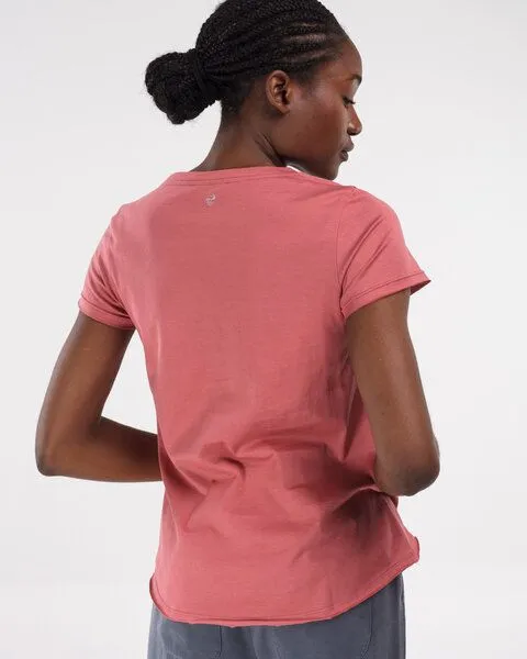 Alma & Lovis Alma & Lovis Shirt aus Bio-Baumwolle | V-Neck Shirt, Rosenholz (rot), – Produktbild 3 von 3