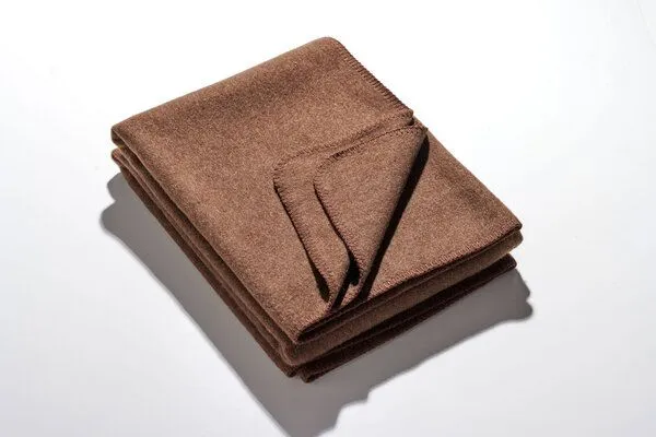 Kaipara - Merino Sportswear Kaipara - Merino Sportswear Merino-Decke 140 cm x 190 cm (950g), Naturbraun, – Produktbild 1 von 1