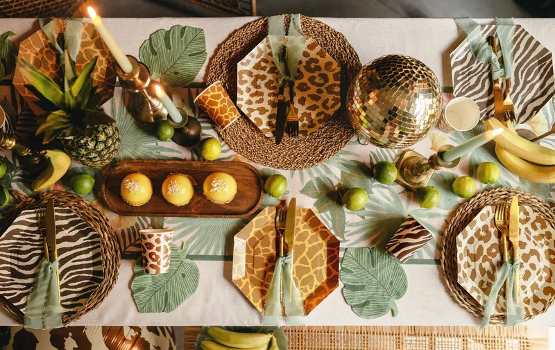 partydeco Papierserviette, Servietten Papier 14,5x18cm Monstera Blatt 12 Stück Grün, Grün, – Produktbild 4 von 5