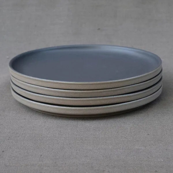 Izanami Tableware Izanami Tableware Handgemachter Kleiner Teller 4er Set (⌀ 20,5 cm) aus Steinzeug - Lietzensee, Schwarz, – Produktbild 1 von 2