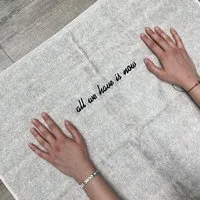mio eco mio eco Hochwertiges Freizeit Handtuch aus Retoure-Handtüchern zero waste | mit Stick limited "all we have is now" – Produktbild 1 von 1