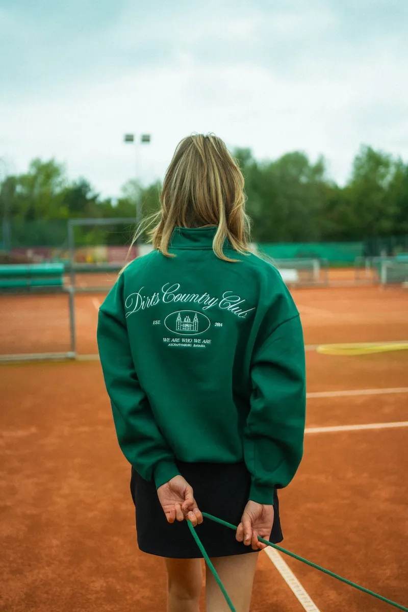 DIRTS DIRTS Damen vegan Pullover Quarter Zip Country Club Court Grün, Grün, – Produktbild 1 von 1