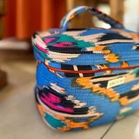 KIKOONI KIKOONI handgefertigte Kosmetiktasche "BIG BEAUTY", Blue ikat, – Produktbild 1 von 1