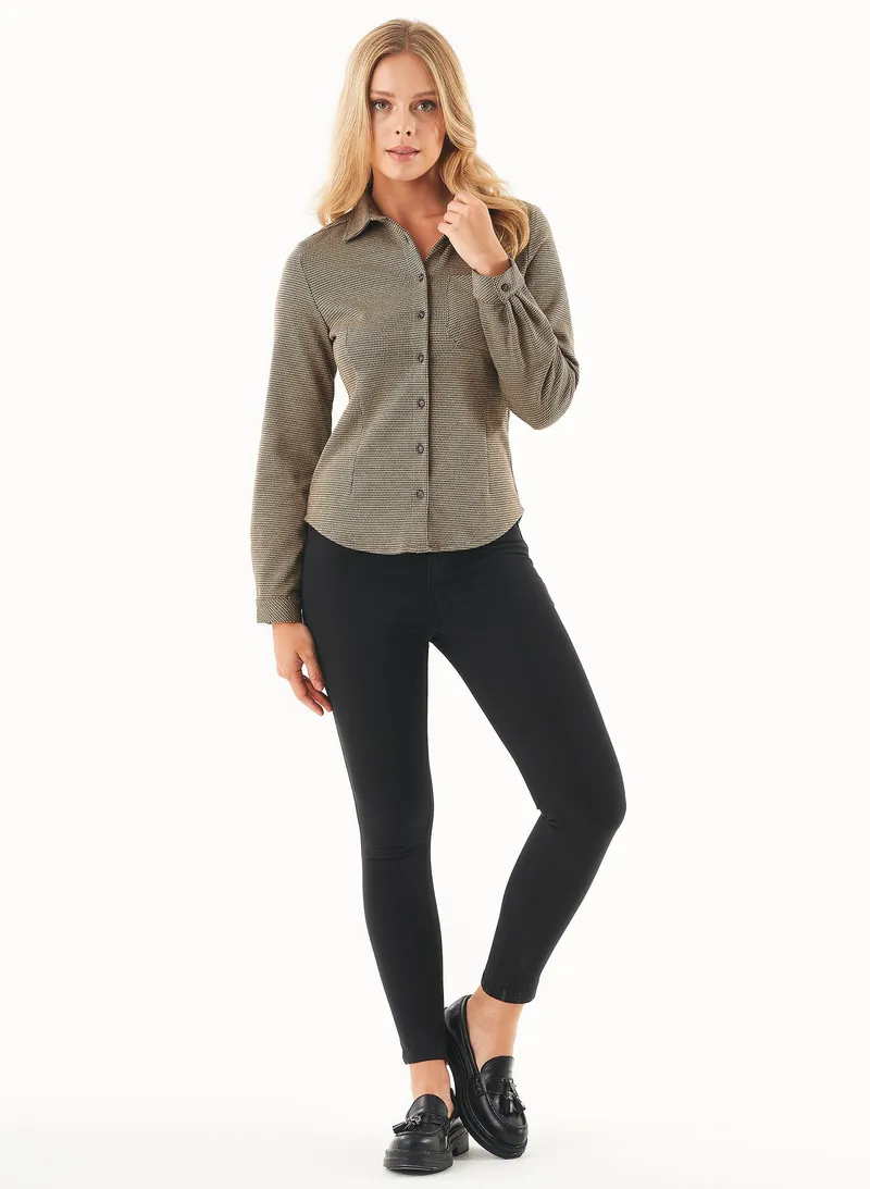 ORGANICATION ORGANICATION Damen vegan Bluse Bio-Baumwolle Schwarz Kamel, Schwarz, – Produktbild 1 von 2