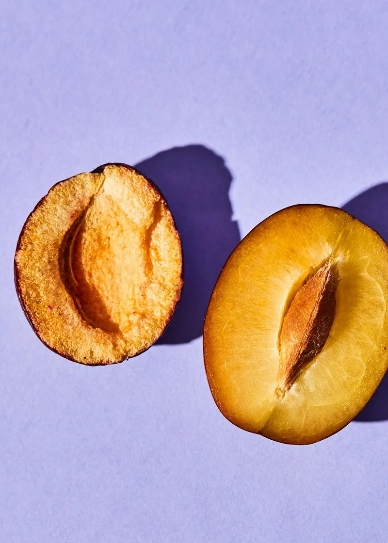 KoRo Gefriergetrocknete Pflaumenhälften 350 g – Produktbild 4 von 5