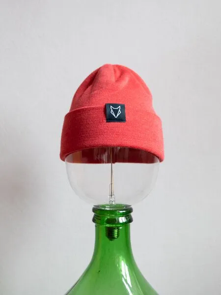 VEROIKON VEROIKON Merino-Beanies Fuchsbau, Cranberry, – Produktbild 1 von 1