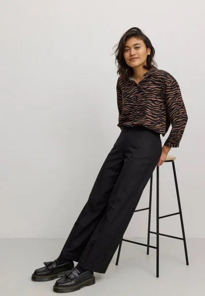 recolution Damen Marlene Hose aus Bio-Baumwolle - LIGULARIA - recolution, Black (schwarz), – Produktbild 2 von 5